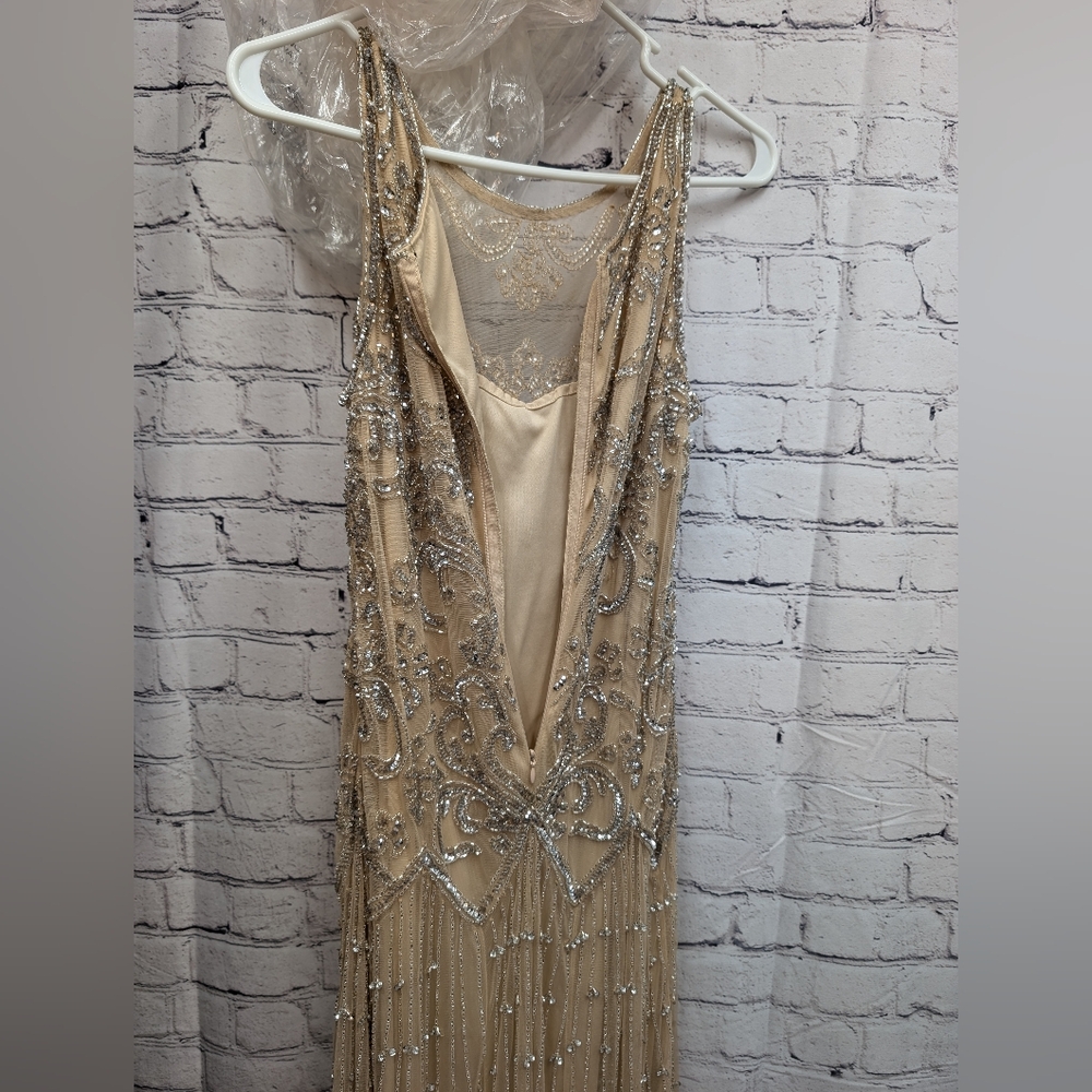 Elegant Cream Sleeveless Dress - Picture 7 of 11